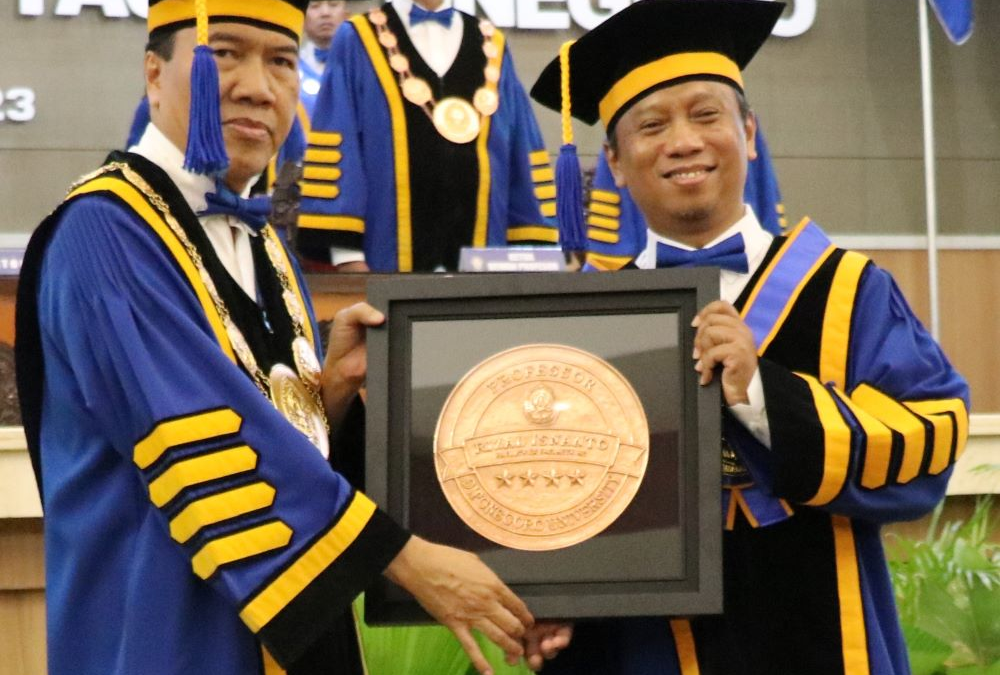 Diponegoro University inaugurated professors at the afternoon session, Tuesday (12/9) at the Prof. Building. Soedarto, S.H., Undip Tembalang. The Professor who was inaugurated was Prof. Dr. Ir. R. Rizal Isnanto, S.T., M.M., M.T., IPU, ASEAN Eng.